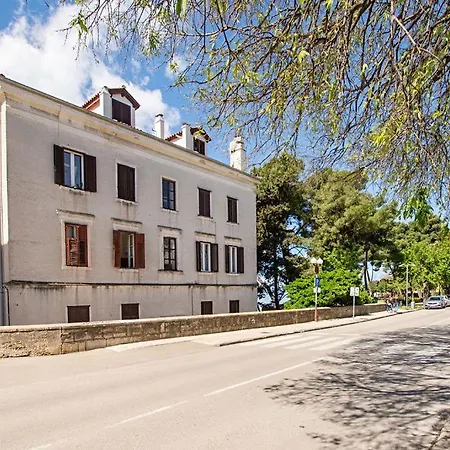 Three Pearls Deluxe By The Sea Διαμέρισμα