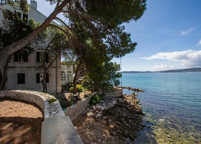 Three Pearls Deluxe By The Sea زادار