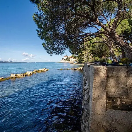 Three Pearls Deluxe By The Sea *