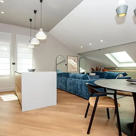 Апартаменты Three Pearls Deluxe By The Sea