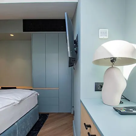 Three Pearls Deluxe By The Sea Апартаменты