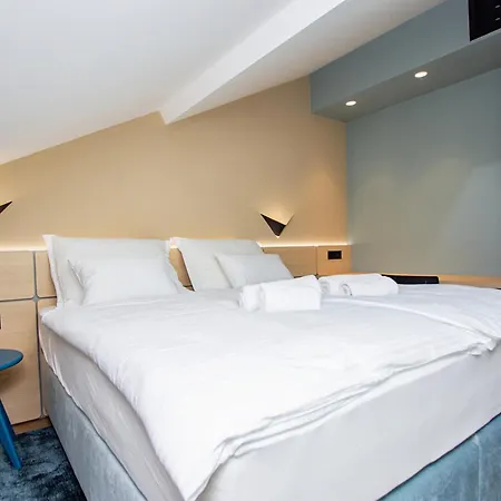 Three Pearls Deluxe By The Sea Апартаменты *