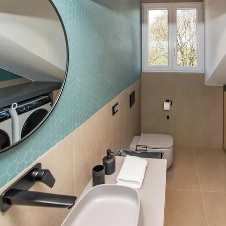 Three Pearls Deluxe By The Sea Апартаменты *